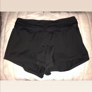 lululemon final lap short *2.5’’